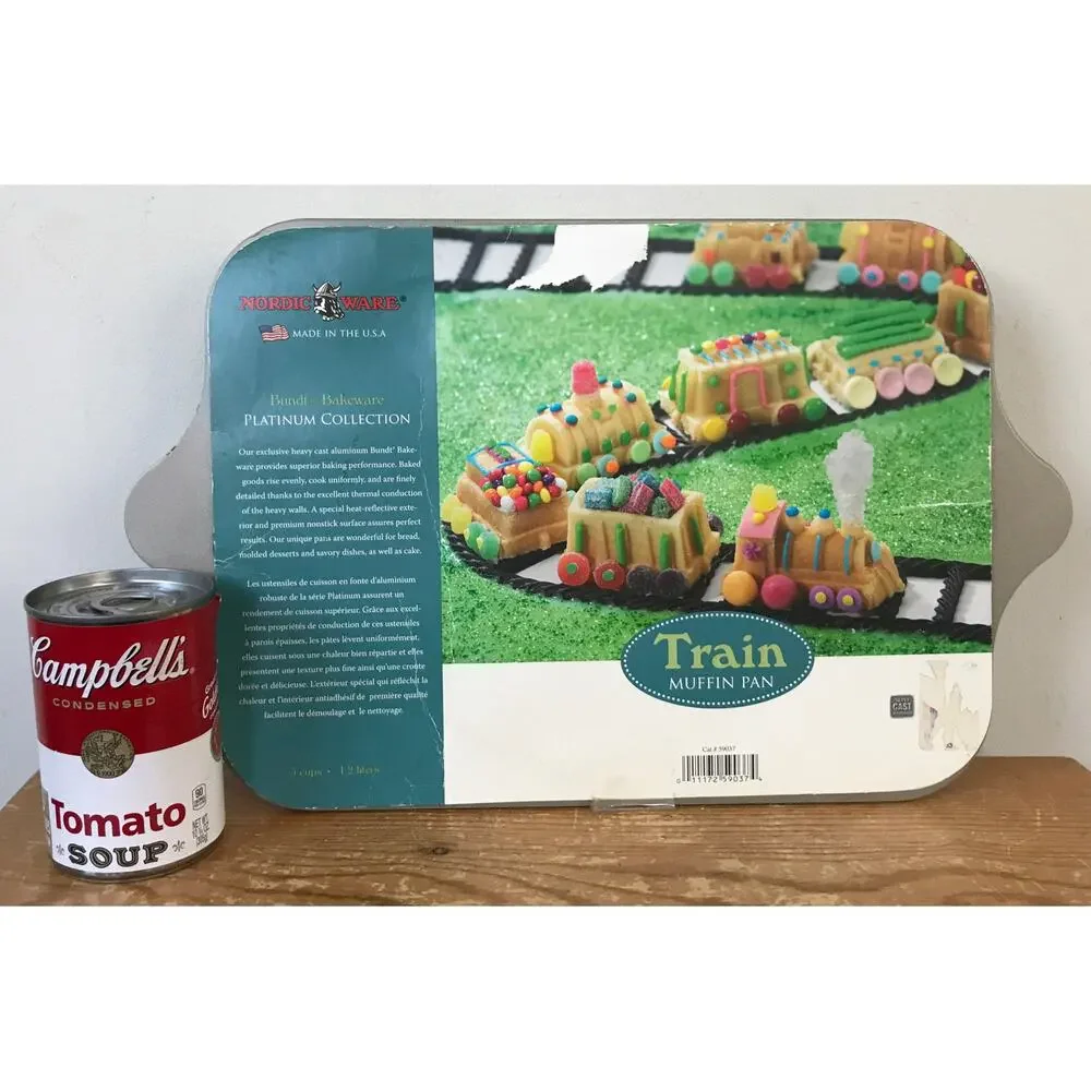 New Nordic Ware Train Muffin Cake Pan Bundt Bakeware Platinum Collection NWT